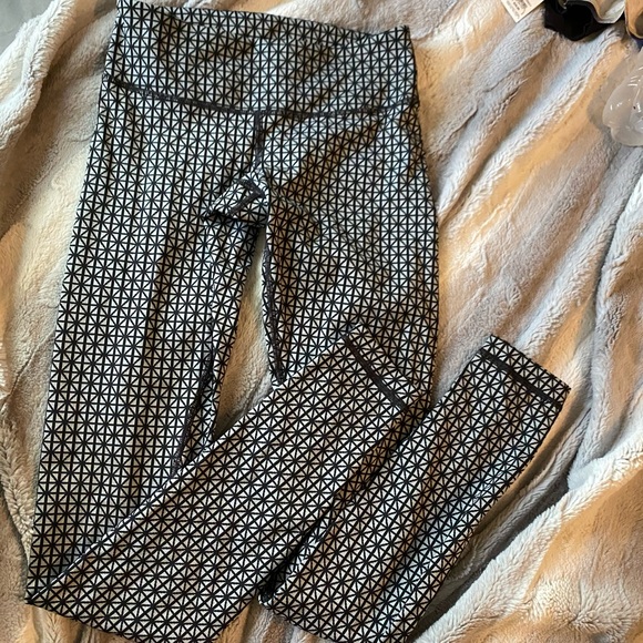 RARE Lululemon leggings - Picture 3 of 7
